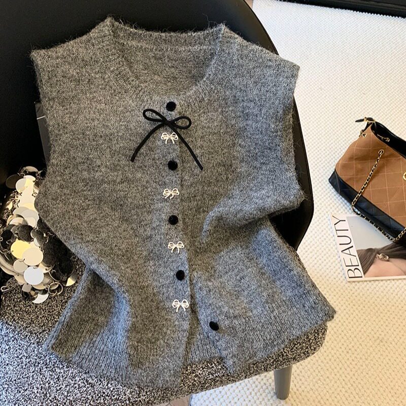 Women's knitted vest, new autumn Korean style, sweet and simple design, short length, loose fit for petite figures, suitable for layering with sweaters Women's knitted vest, new autumn Korean style, sweet and simple design, short length, loose fit for petite figures, suitable for layering with sweaters