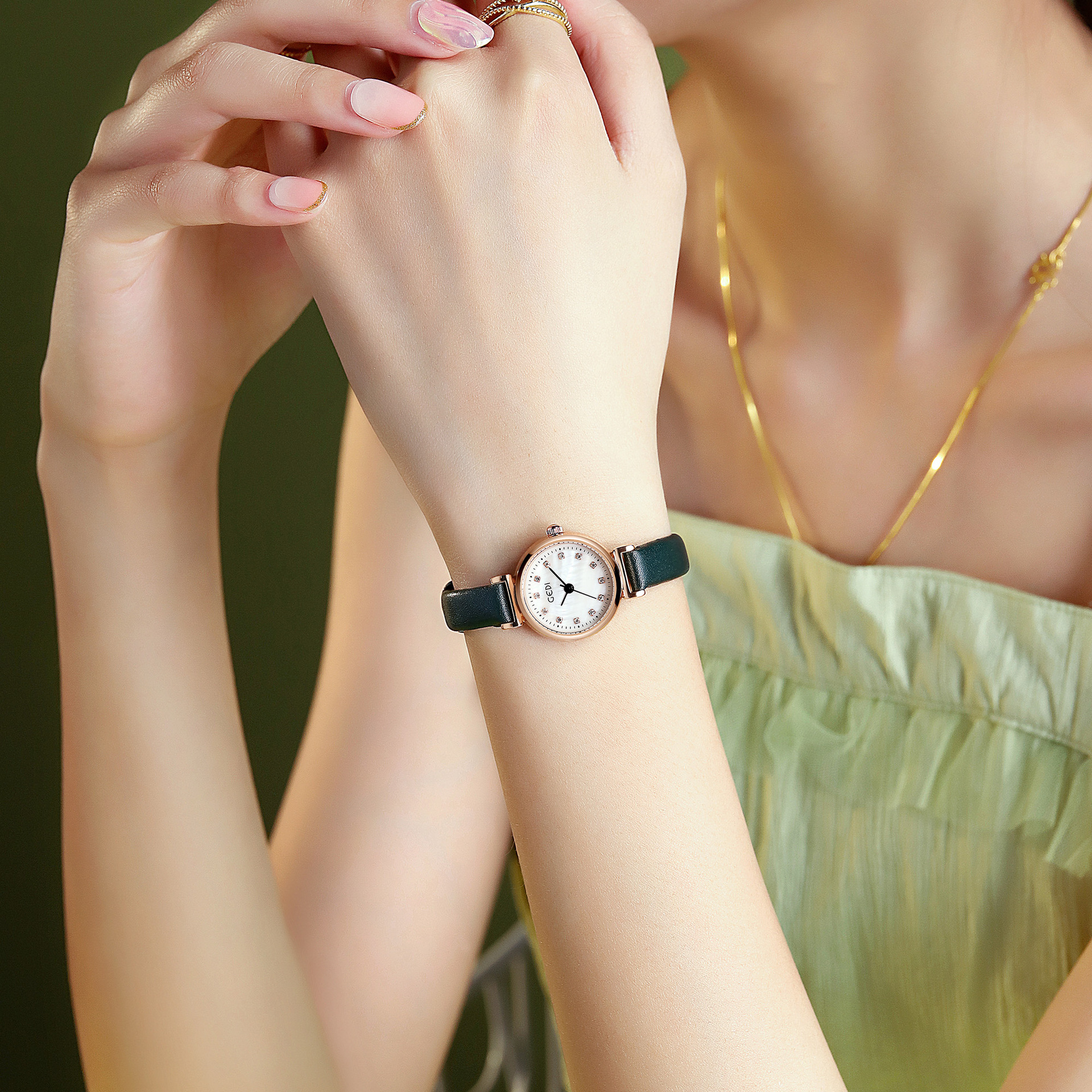 2024 New Fashionable and High End Light Luxury Small Plate with Diamonds Exquisite Explosive Product Belt Quartz Women's Watch_voghion.com