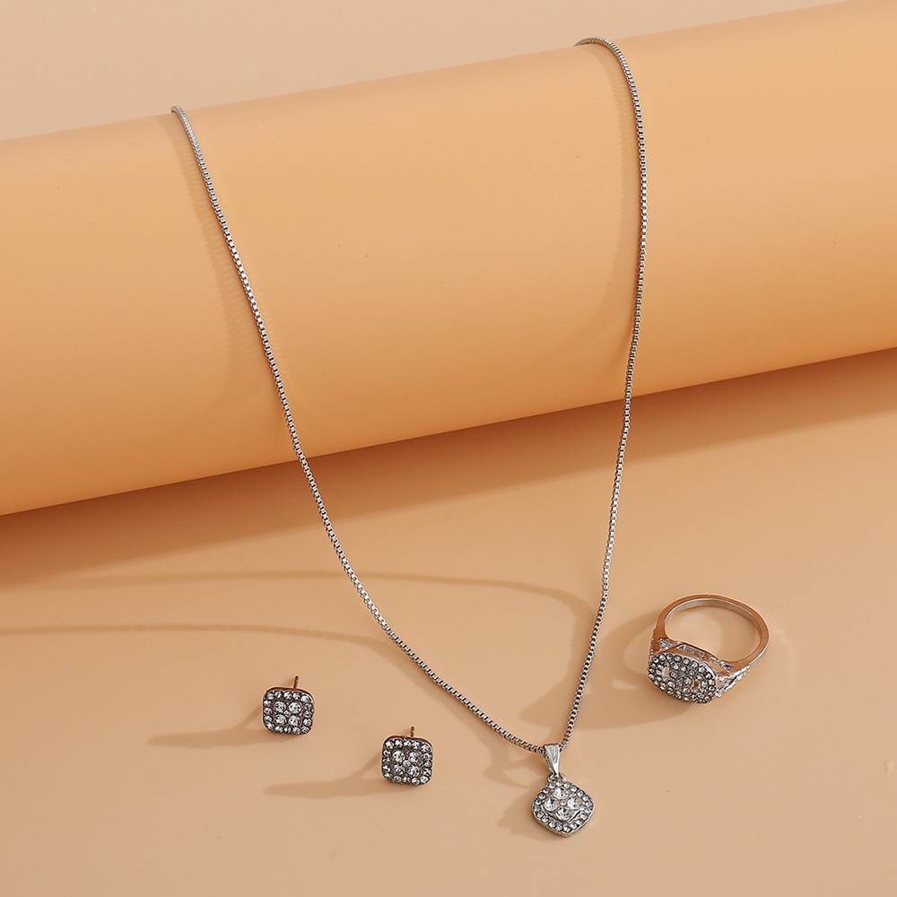 Europeo y americano transfronterizo nuevo ocho corazones y ocho flechas anillo de compromiso pendientes collar de tres piezas traje de boda fábrica + venta al por mayor