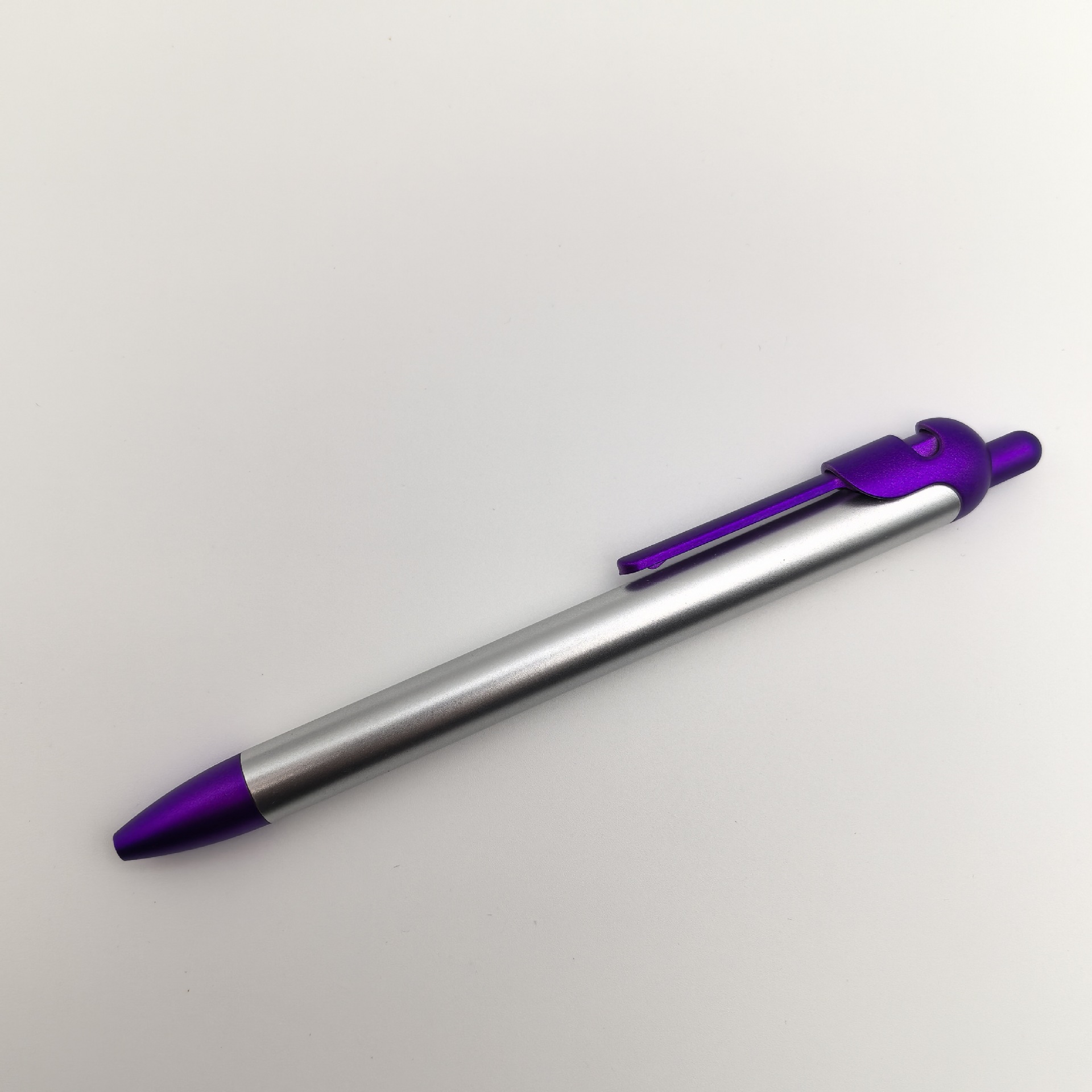 Fabricantes de nueva era prensa caballeros bolígrafos publicitarios máscaras de plástico caballeros bolígrafos de plata bolígrafos de regalo de promoción