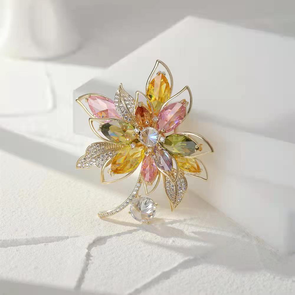 Vintage Inlaid Zircon Colorful Flower Brooch Pins for Women Fashion Dinner Dress Corsage Pins Luxury Crystal Jewelry Clothing Accessories Brooches