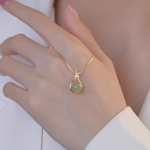 Mid-Ancient Fortune Bag and Jade Pendant Light Luxury New Chinese Style Necklace for Women, Lock Bone Titanium Steel Non-Fading Chain, Ethnic Style