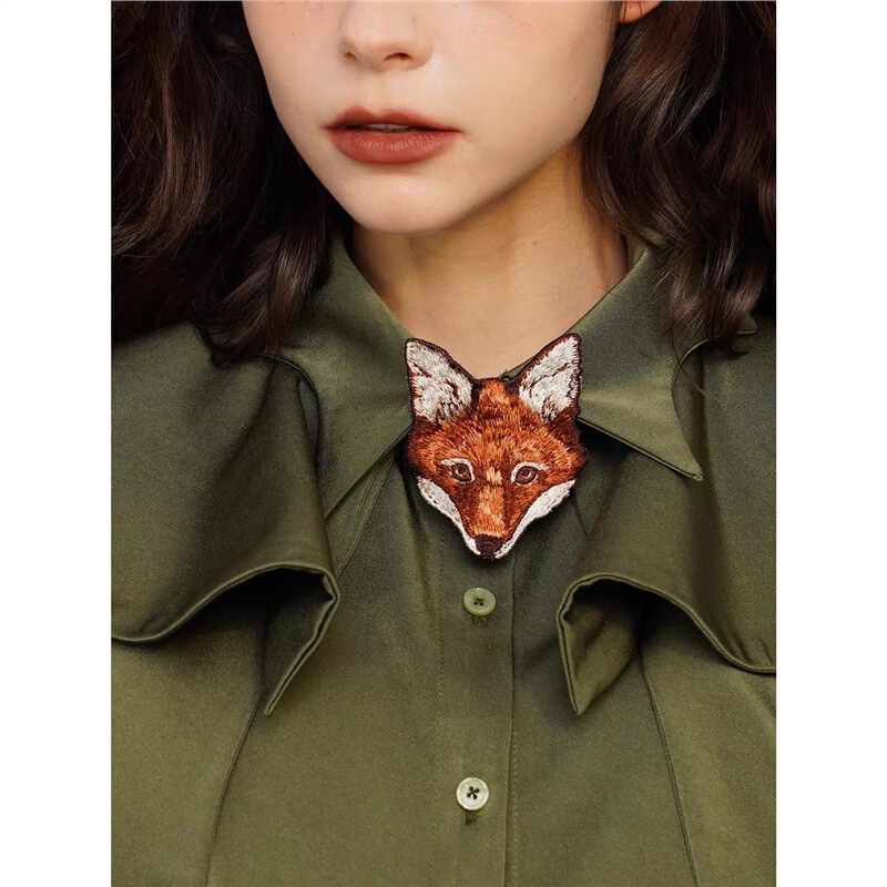 Retro Embroidered Bow Tie for Women, Exquisite Fox Head Shirt Accessories, Niche Design for Couples to Match