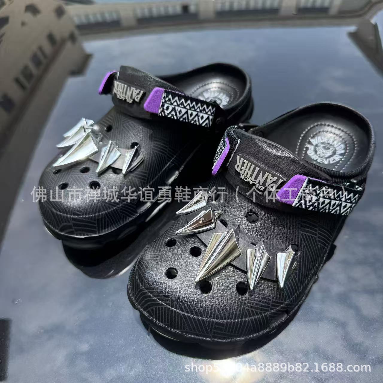 Crocs-style slippers for men and women
