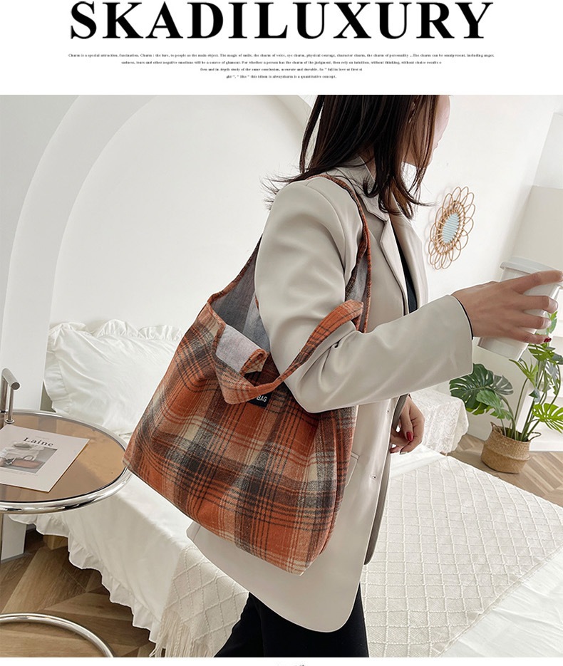 New Korean-style retro versatile and artistic tote bag for women in autumn and winter 2022, thickened woolen checkered pattern, single-shoulder bag undefined