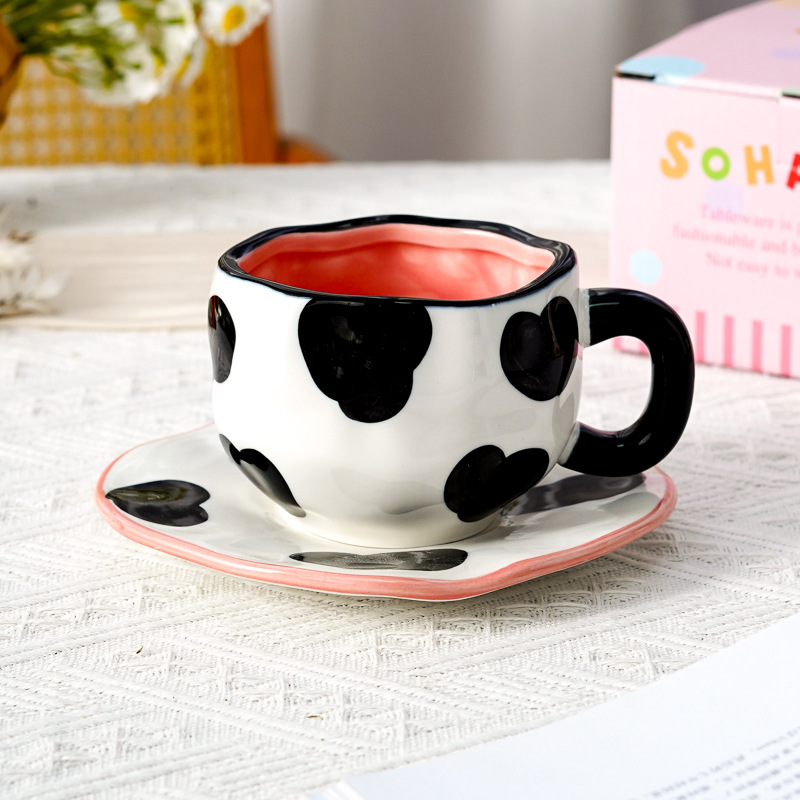 Hermoso conjunto de tazas de café y platos Regalos comerciales Irregulares tazas de desayuno transfronterizas de cerámica Pastoral pintada a mano esmaltada