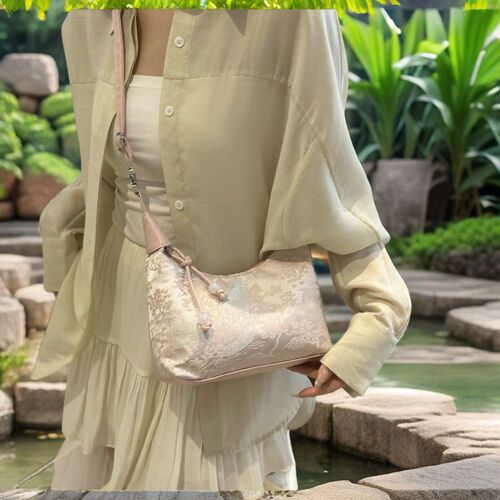 Modern Chinese Style National Wind Embroidered Handbag for Women 2025 New Summer Commute Crossbody Bag Unique Ancient Style Handheld Water Bucket Bag