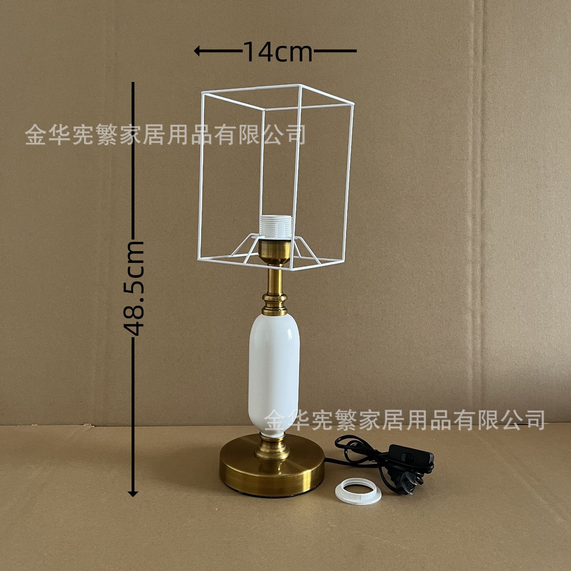 El pequeño libro rojo de estilo europeo retro recomienda la combinación de marco de hierro con base de melón de invierno de metal con botón de alambre de bricolaje para abrir