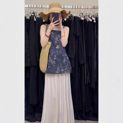 夏の美しい気質の花のサスペンダーのスカートの軽熟のお姉さんは婦人服のスーツの軽贅沢な高級感の女性の味に乗ります。
