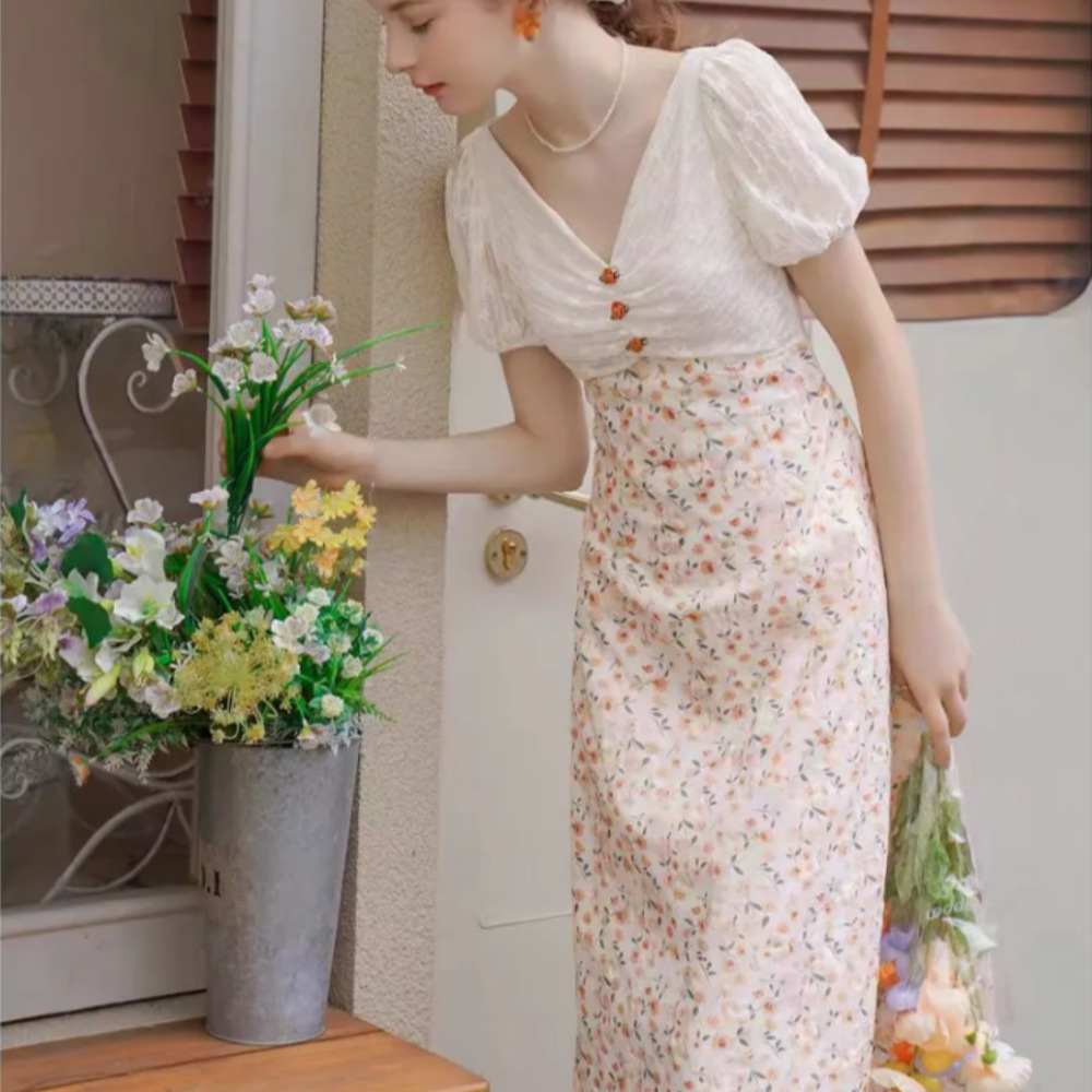 Váy chữ A cổ chữ V tay phồng họa tiết hoa thêu eo — Màu hoa chi tiết 2
