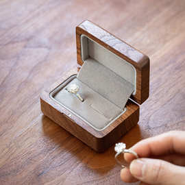 木质首饰盒戒指盒求婚仪式便携饰品实木收纳婚礼礼盒对戒钻戒盒