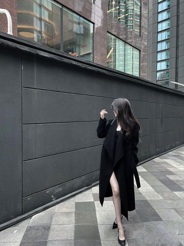 女性のためのハイエンドウールコート 2024 新しい黒の秋冬ウールコート韓国スタイル小柄な冬ミッドレングス|undefined