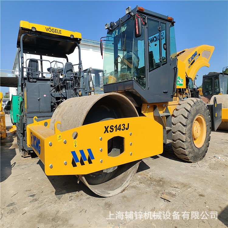 徐工XS143J压路机 上柴4114发动机 手动挡 外贸出口
