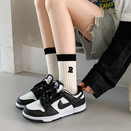 Sports socks for women with R letter embroidery, simple black and white stripes, casual, versatile, breathable double-needle socks for women, wholesale