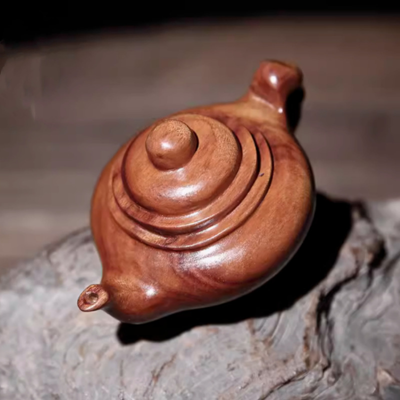黄花梨の取っ手の件の木はクルミのヒョウタンの十二生肖の文を彫って赤い木の彫刻の小さい掛け金を彫って中実の置物を並べます。|undefined