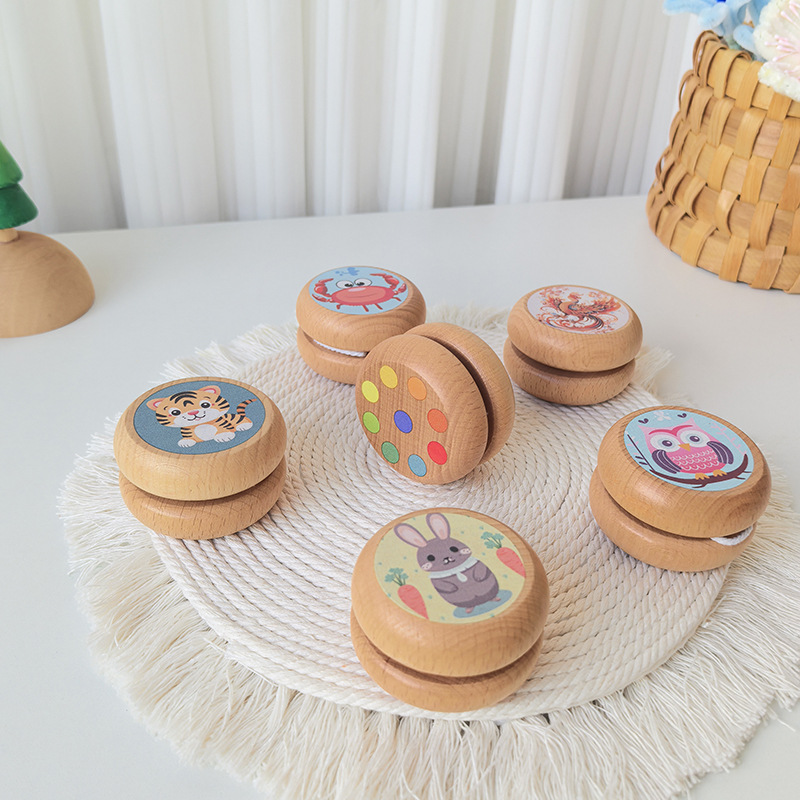 Yoyo de madera lindo dibujos animados juguetes para niños estudiantes de primaria tradicional nostálgico clásico giratorio yoyoball pequeño regalo