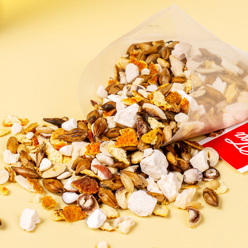 Sishen Soup 25 packs are sold in large quantities and are cost-effective. Barley tea, coix seed, orange peel, poria, yam, lotus seeds, triangular packets of scented tea.