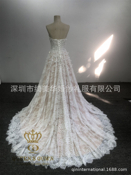 Sophisticated wedding dress for bride
