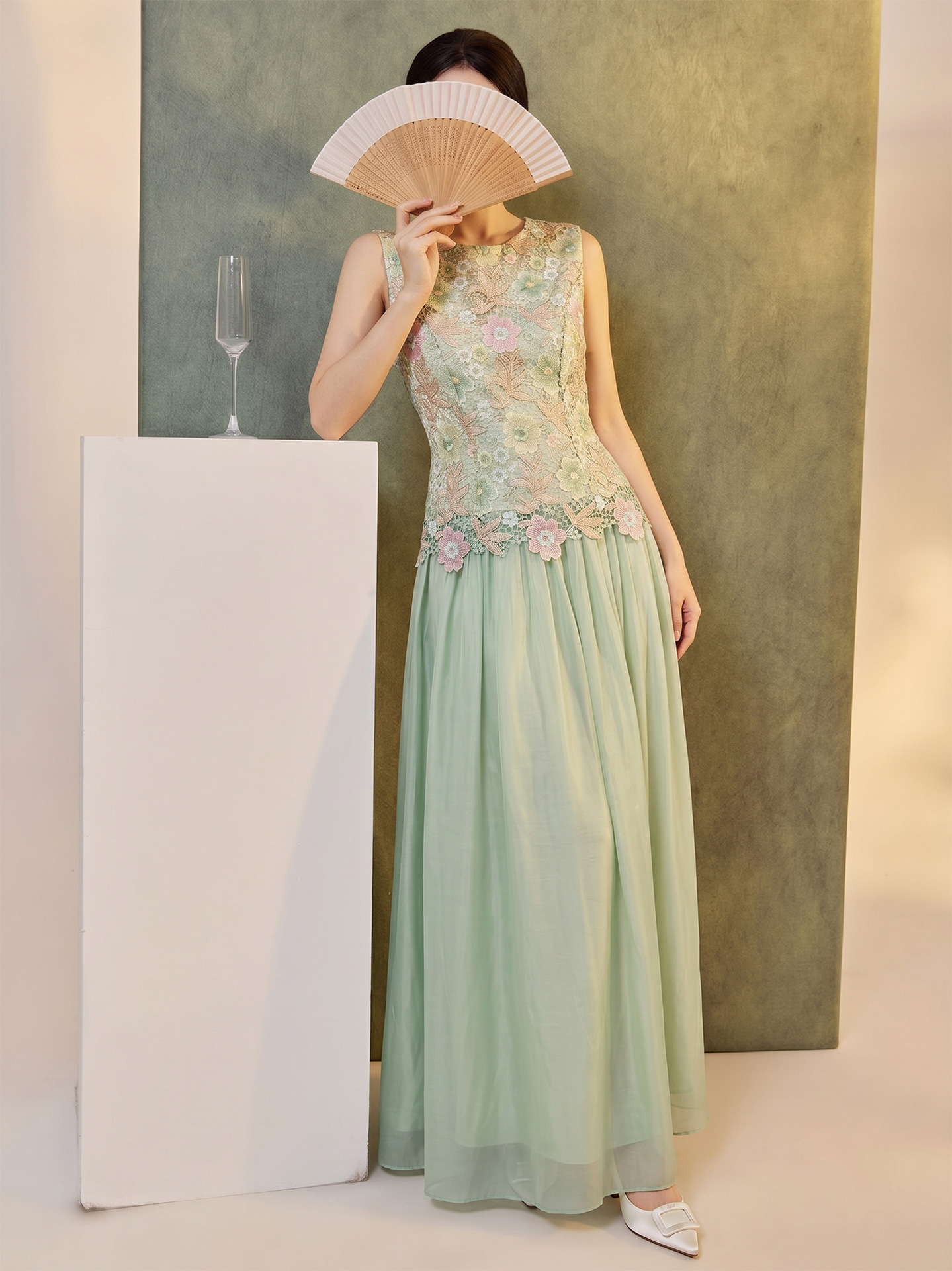 Đầm maxi thêu hoa ren nổi — Xanh lá cây nhạtcolor