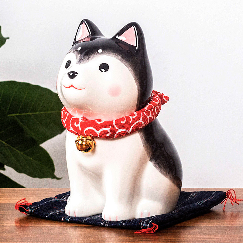 日本の薬師窯の日本式の座り方は柴犬が可愛いです。