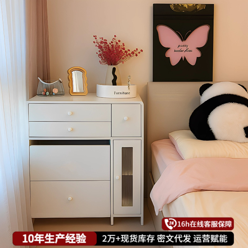 Mesa de maquillaje, mesas de cabezal de cama en un dormitorio, camerino de estilo de crema para niñas de almacenamiento simple, pequeño escritorio, pequeño camerino