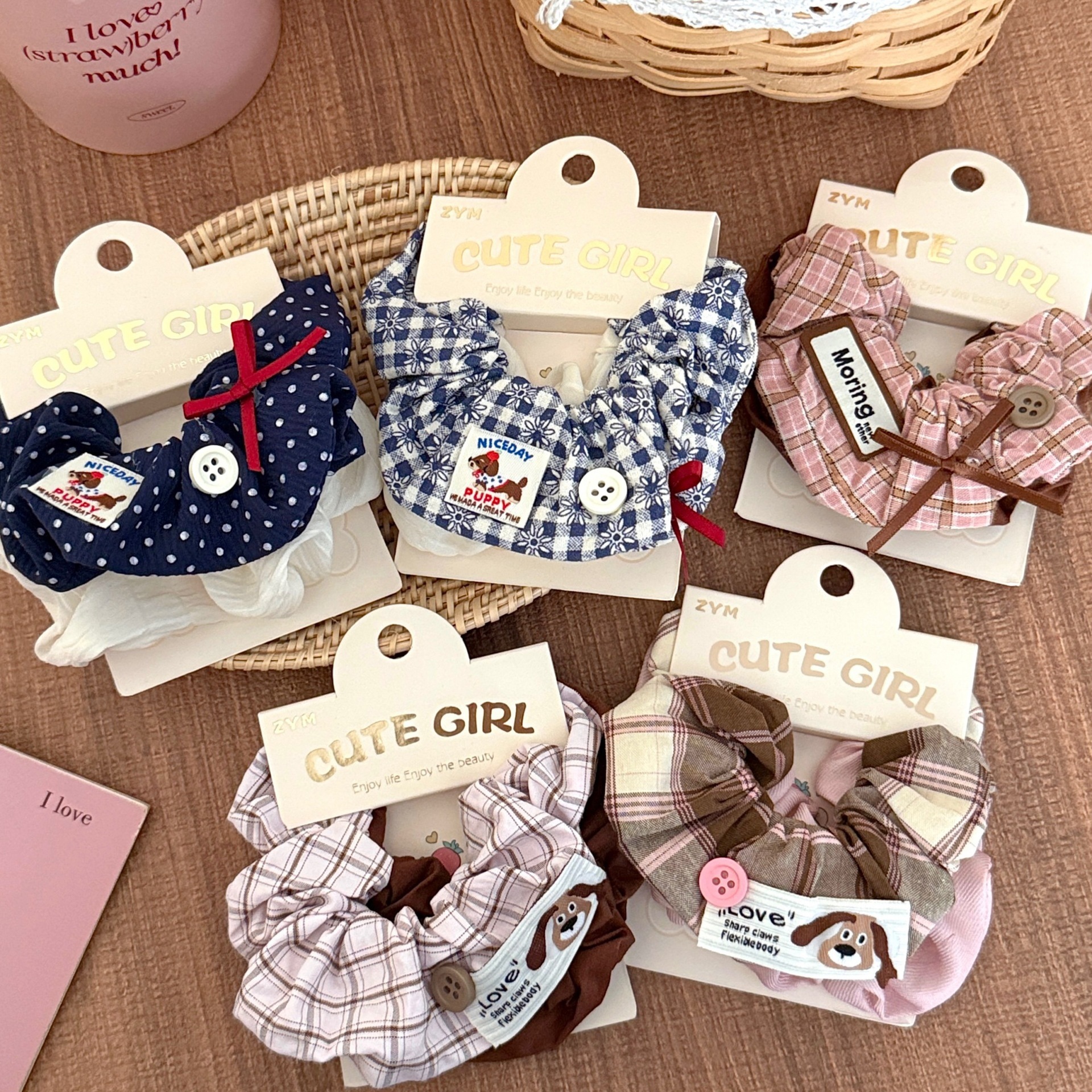Vintage Bear Fabric Label Hair Tie College Style Pattern Fabric Scrunchie Versatile Hair Rope Ponytail Hair Accessory for Girls
