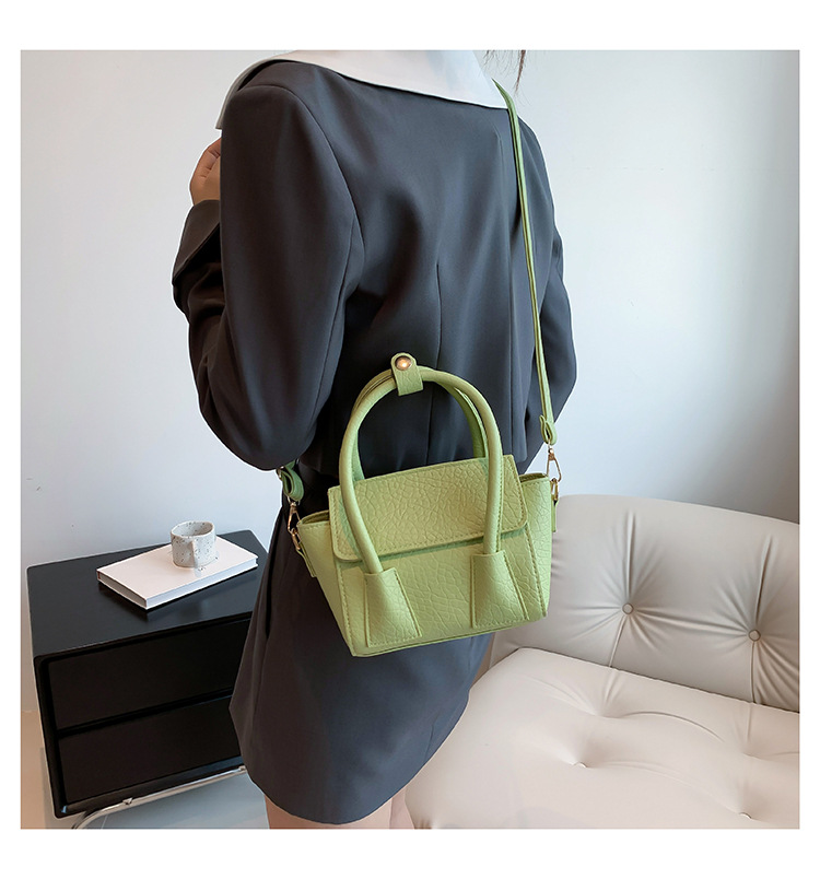 Women's Small Pu Leather Solid Color Elegant Classic Style Square Zipper Shoulder Bag Handbag Crossbody Bag display picture 5