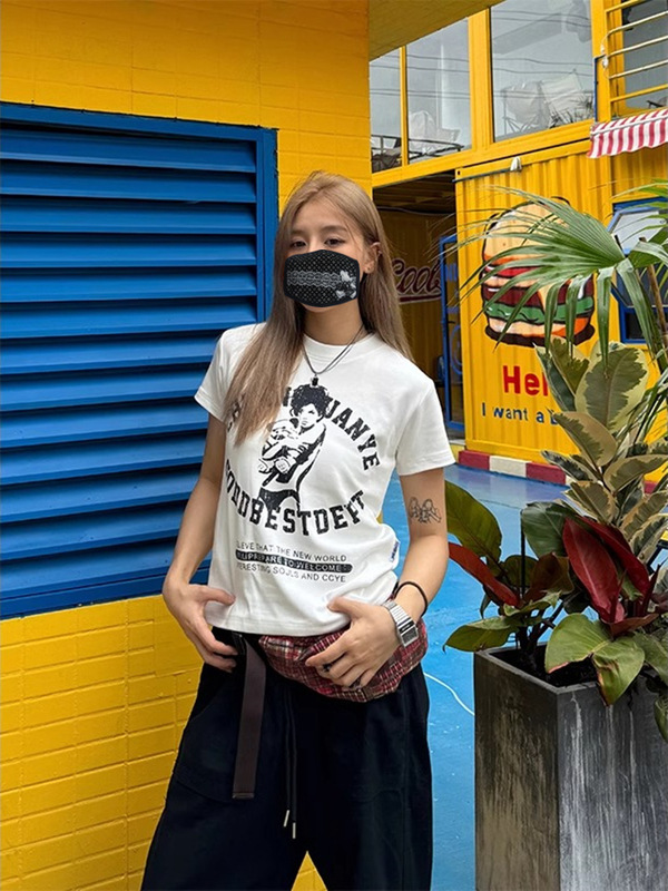 純綿の肩の半袖のtシャツの女性2025春夏の新型のアメリカのレトロなプリントのアルファベットのギャルの修身上着ins|undefined