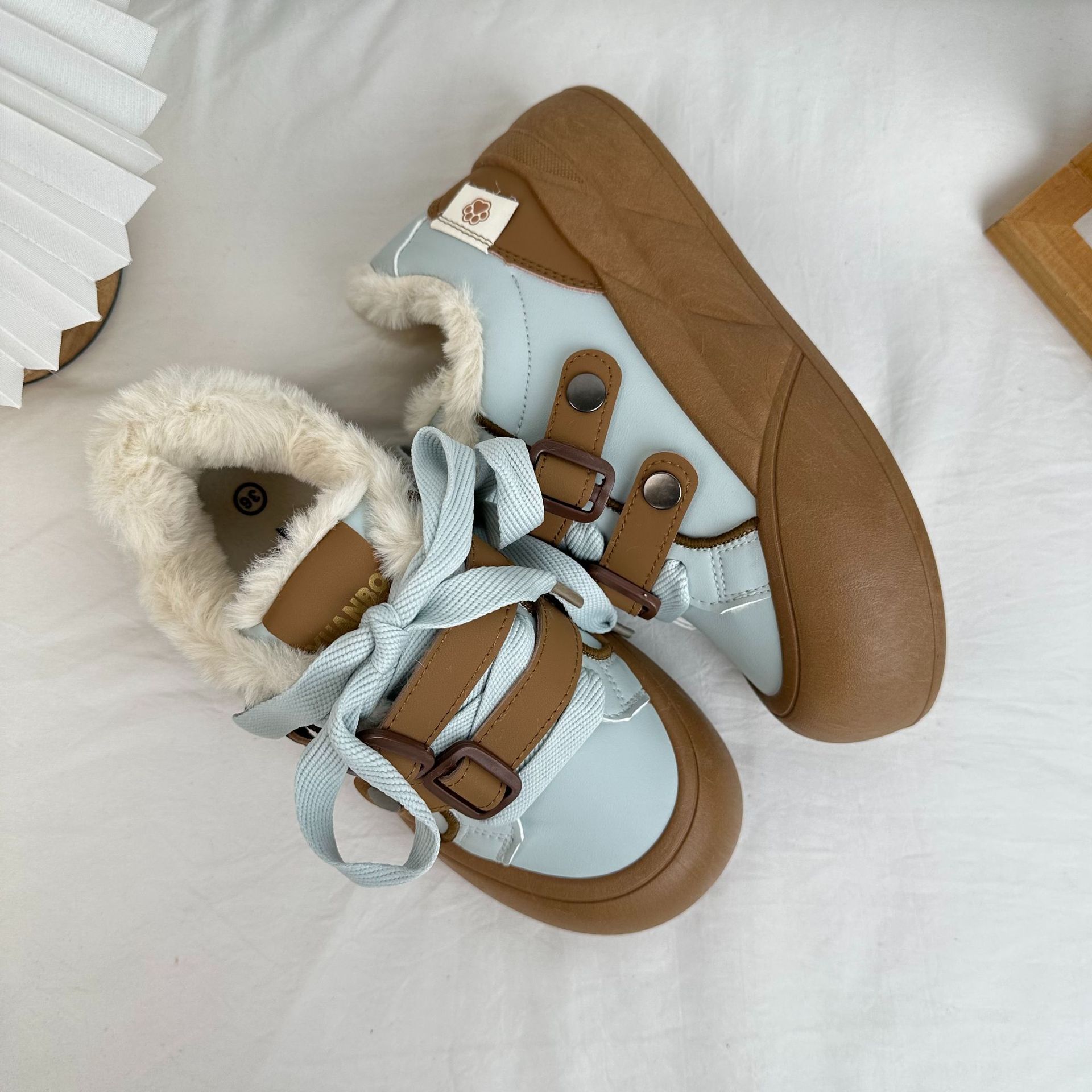 Zapatillas de plataforma de onda lejana más zapatos blancos de estilo de nicho de todo fósforo estudiante de terciopelo 2024 invierno nuevos zapatos de mujer cálidos image 7