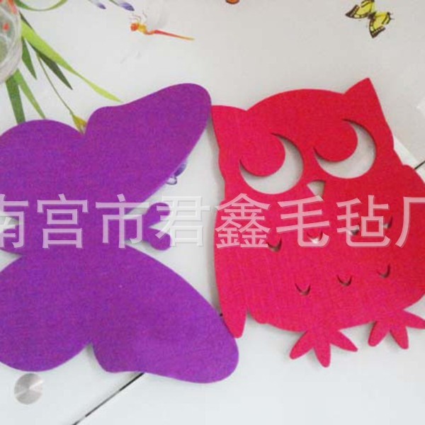 厂家直销无纺布餐垫 无纺布杯垫 毛毡饰品