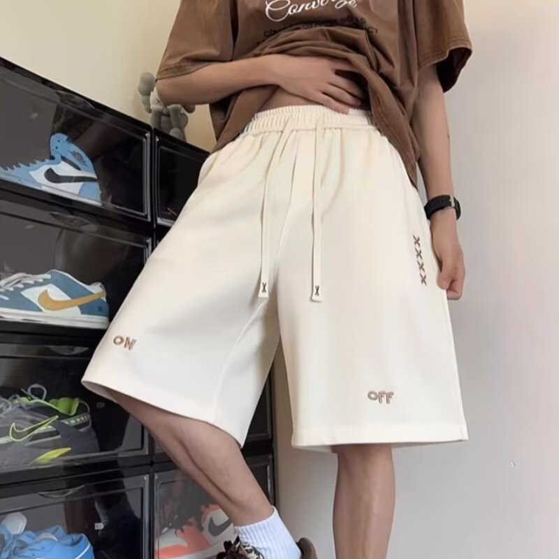 Pantalones cortos estadounidenses para hombres de verano delgados 2025 nuevos pantalones de moda sueltos pantalones deportivos de estilo de tendencia portugués