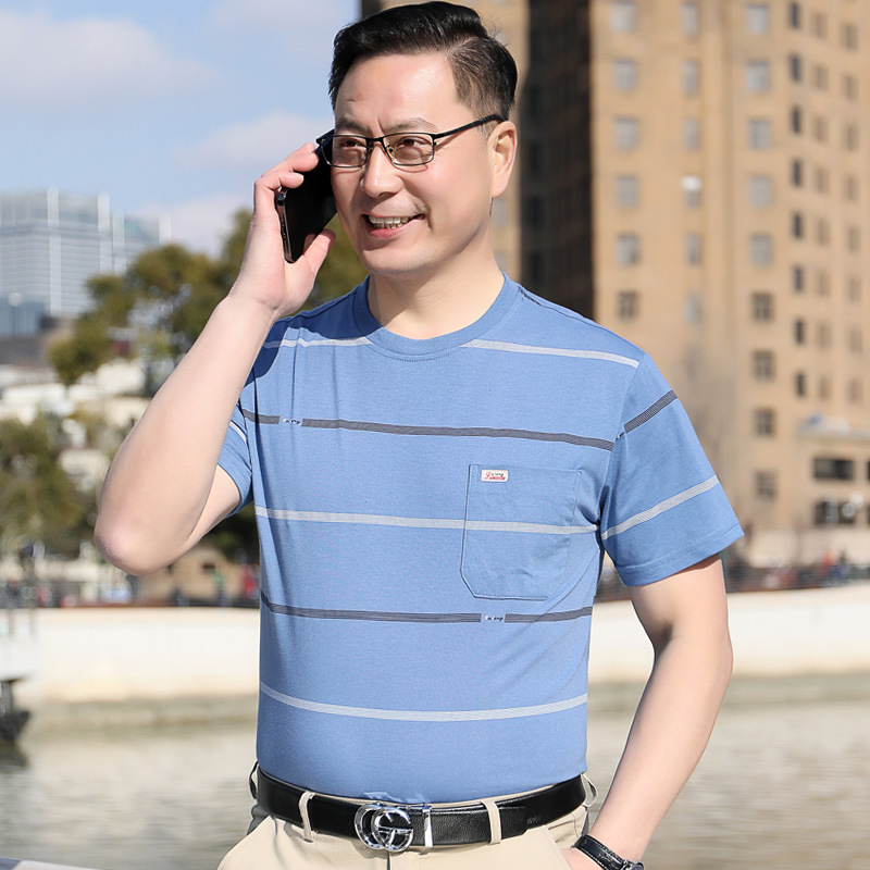 2024 nueva camiseta de manga corta para papá para hombres de 40 a 50 años de edad, de mediana edad y ancianos, seda de hielo, cuello redondo, rayas para hombres al por mayor