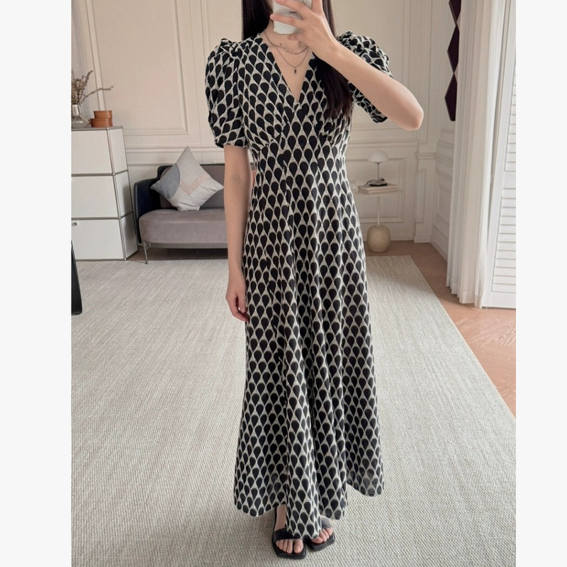 Dvf26 Spring and Summer New Style French Elegant Style Black and White Water Drop Lace Embroidered Short-Sleeved V-Neck Tea Break Dress
