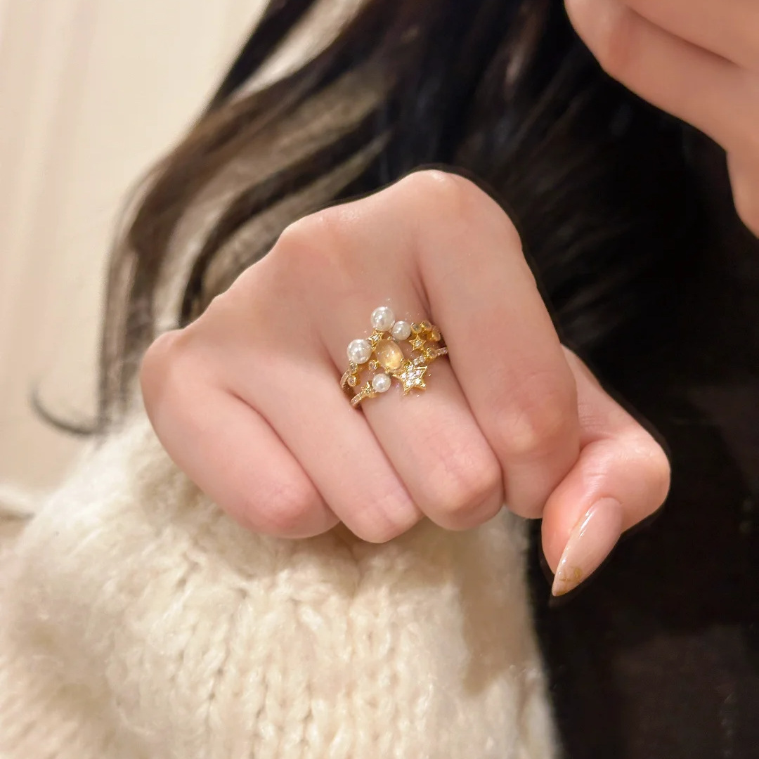 여성을위한 세련된 빛 럭셔리 절묘한 스타 진주 반지 프랑스 복고풍 하이 엔드 틈새 디자인 갤럭시 밝은 반지