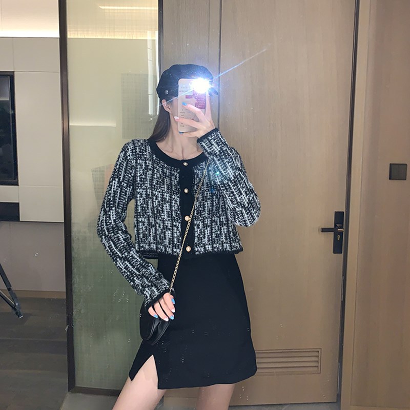 Cardigan with a round collar