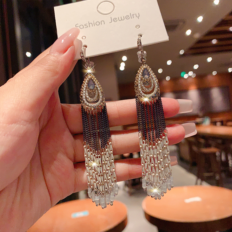 Estilo de corte de moda largo retro cristal borla pendientes 2023 nueva moda elegante Internet celebridad de alto grado pendientes para las mujeres