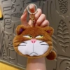 Коричневый