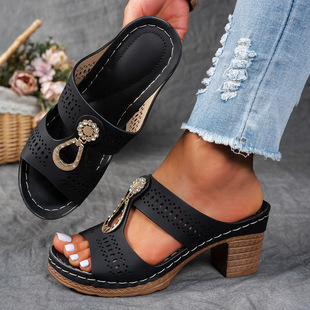 2025 summer new foreign trade plus size flat hollow solid color slippers car stitching middle-aged mother rhinestone shoes Europe and the United States across