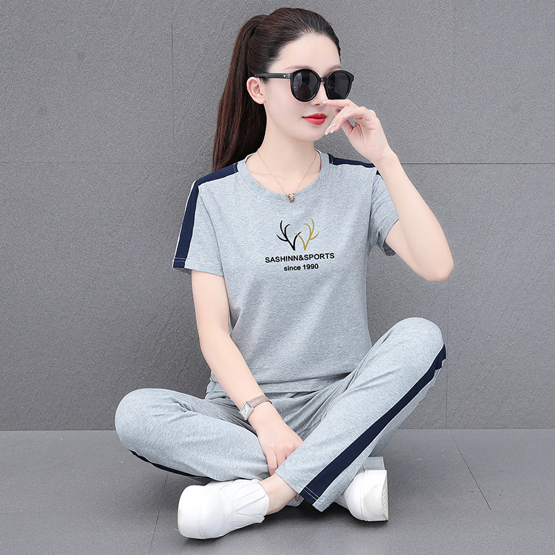 Cotton sports suit for elderly for leisure