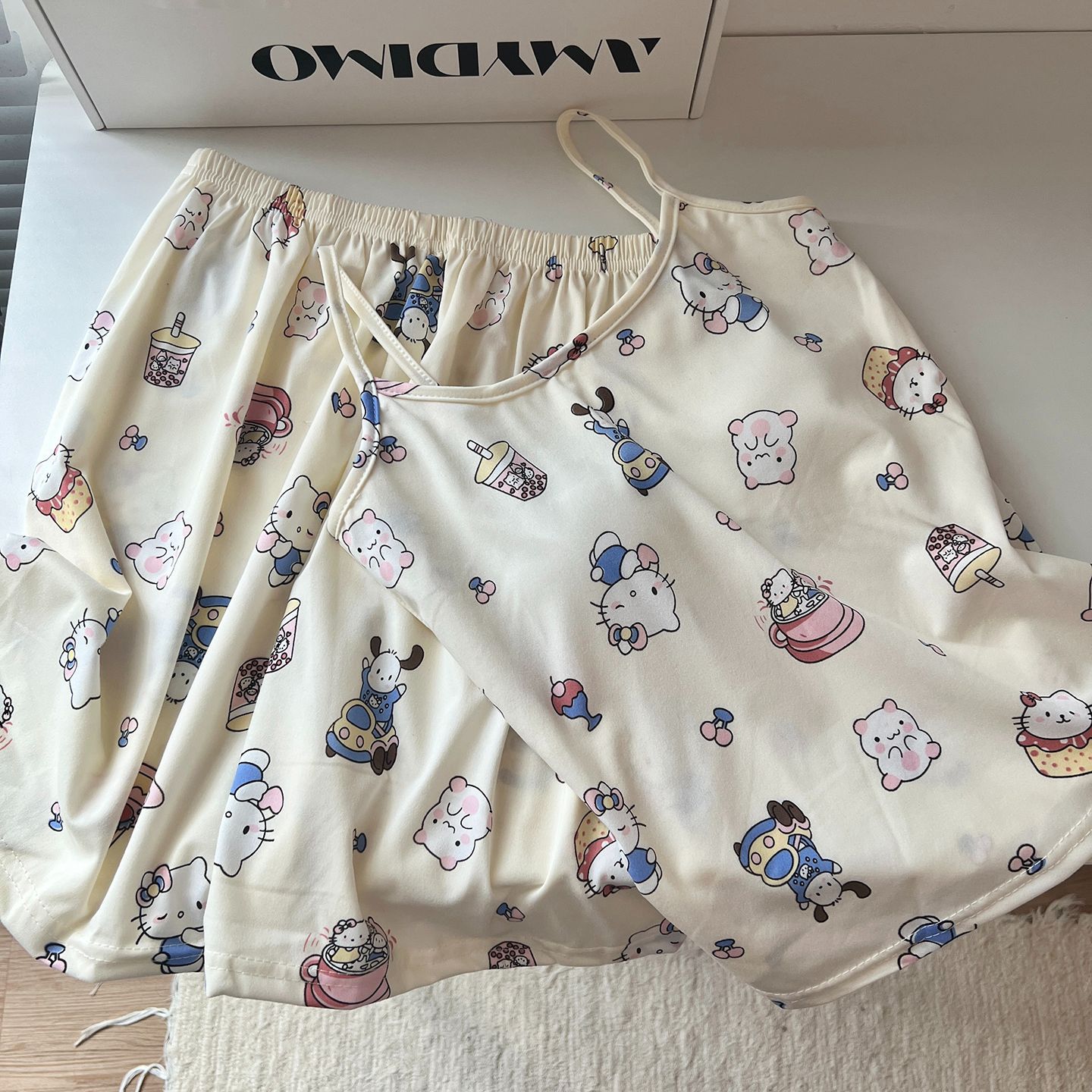 Pijamas transfronterizos al por mayor con almohadillas para el pecho para mujeres verano nuevos pantalones cortos de honda de dibujos animados coreanos lindo traje de servicio a domicilio imitación algodón