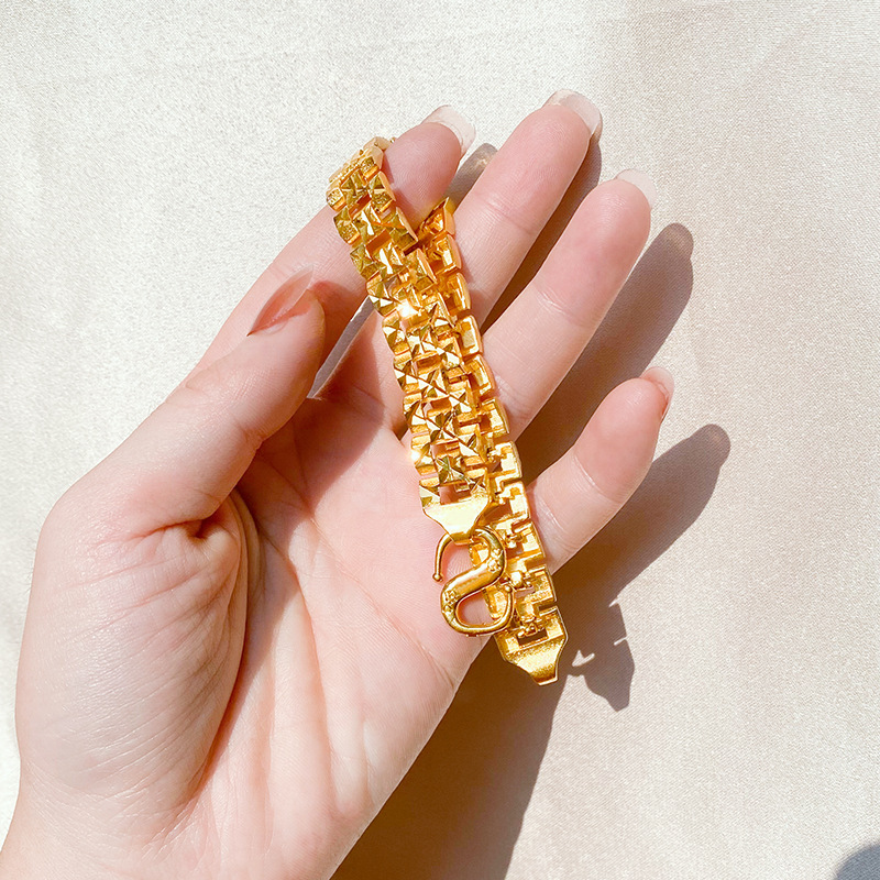 Vietnam arena oro pulsera tanque cadena electrochapado aleación de cobre hombres y mujeres joyería de la mano sala de transmisión en vivo Venta caliente suministro de la fábrica al por mayor