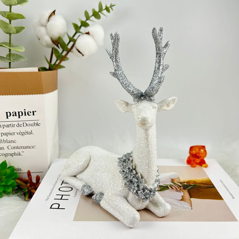 北欧の軽い贅沢な精巧な銀の白いヘラジカの樹脂の工芸品の置物のクリスマスの専属の置物|undefined