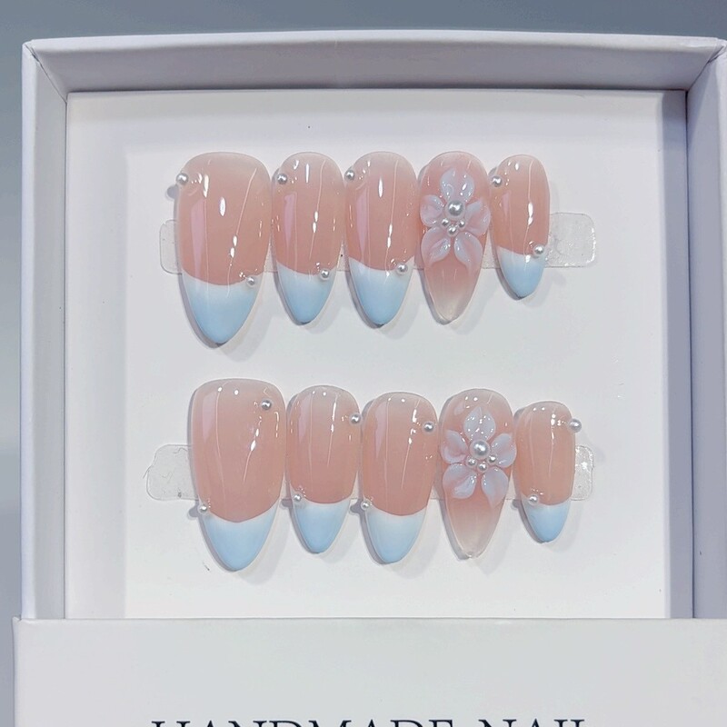 Cross-border European and American short almond-shaped nails with sweet three-dimensional floral carvings, translucent and fresh, gentle handmade press-on nails Cross-border European and American short almond-shaped nails with sweet three-dimensional floral carvings, translucent and fresh, gentle handmade press-on nails