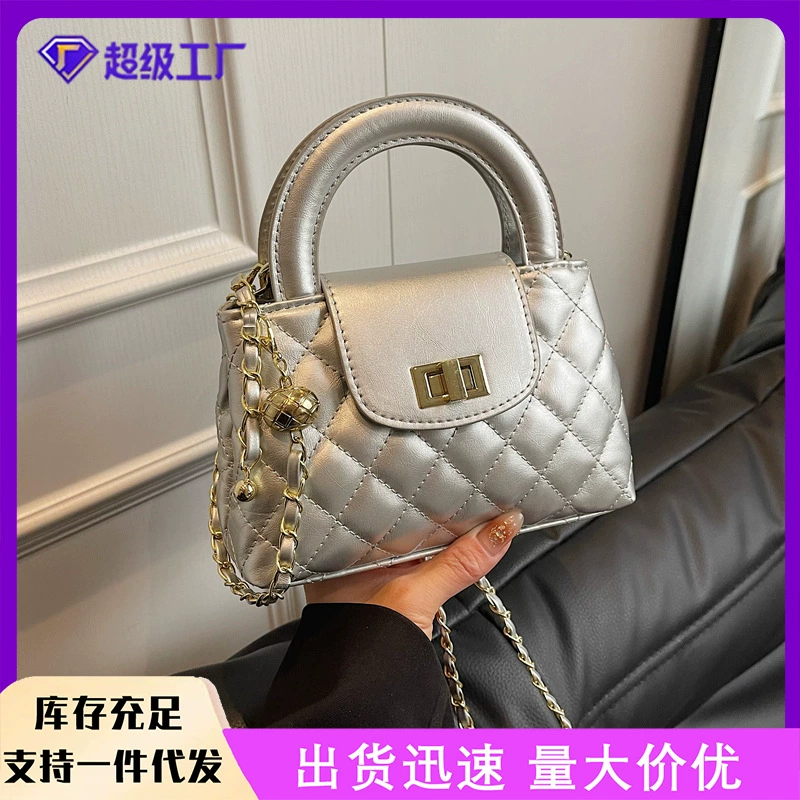 Повседневная текстура минималистичная квадратная сумка 2025 новый иностранный модный тренд сумочка на одно плечо