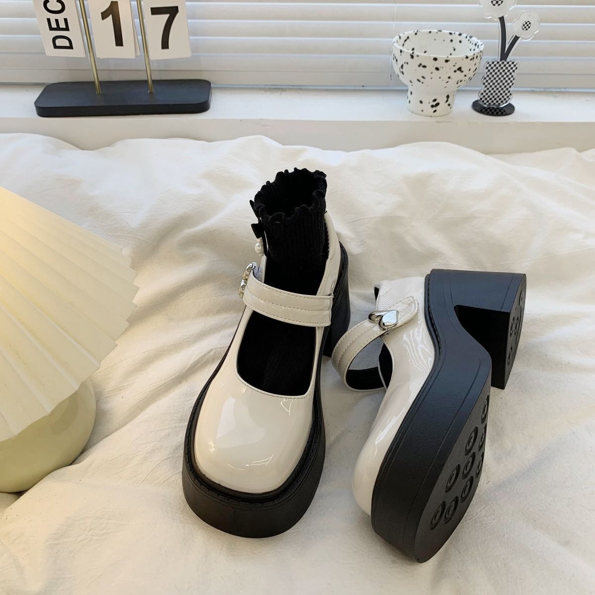 Zapatos de cabeza redonda, zapatos de sola gruesa, zapatos de cuero de estilo blanco, zapatos de estilo universitario, zapatos de vestir, zapatos jk, zapatos de vestir