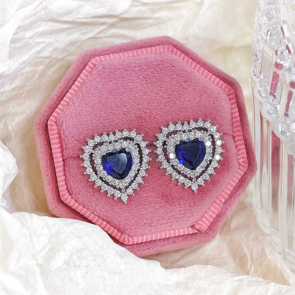 6g Weight Copper Ear Needle Material Zircon Inlay Material Ear Studs Classification 1 Pair Quantity Daily Occasion Copper Material Heart Shape Pattern Women's Gender Inlay Design Elegant, Shiny Style 1 Pair Elegant Shiny Heart Shape Inlay Copper Zircon Ear Studs 5