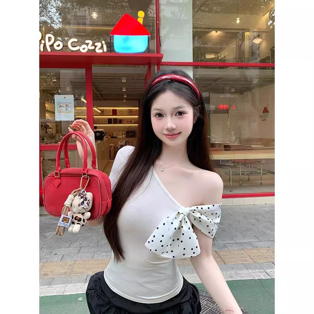 260克隨心裁純欲辣妹波點蝴蝶結斜肩T恤女夏季修身顯瘦百搭短上衣