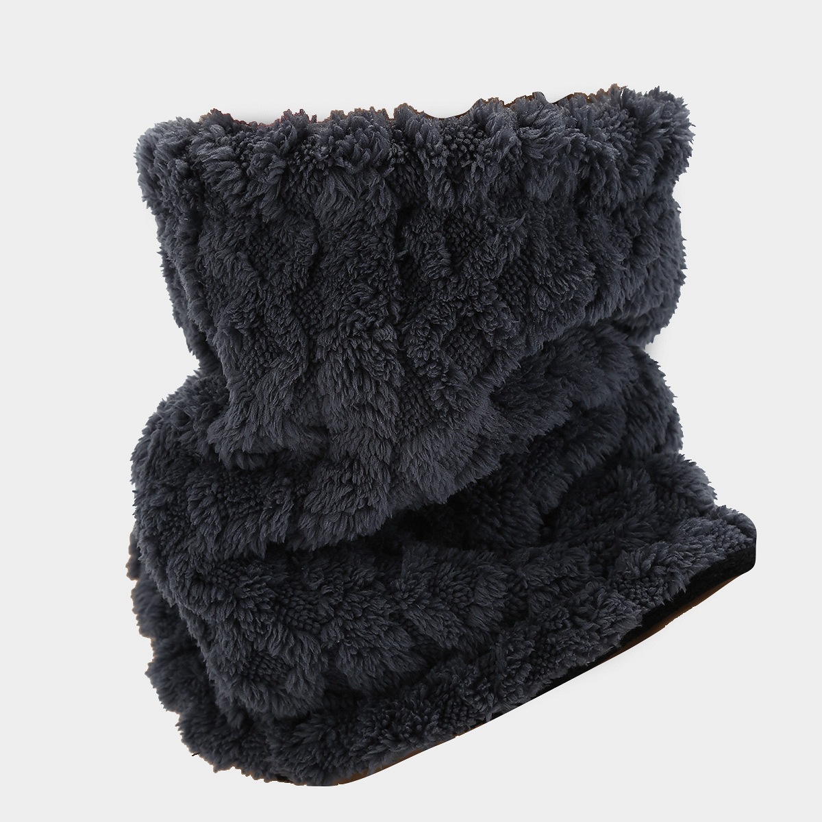 Cuello gris oscuro