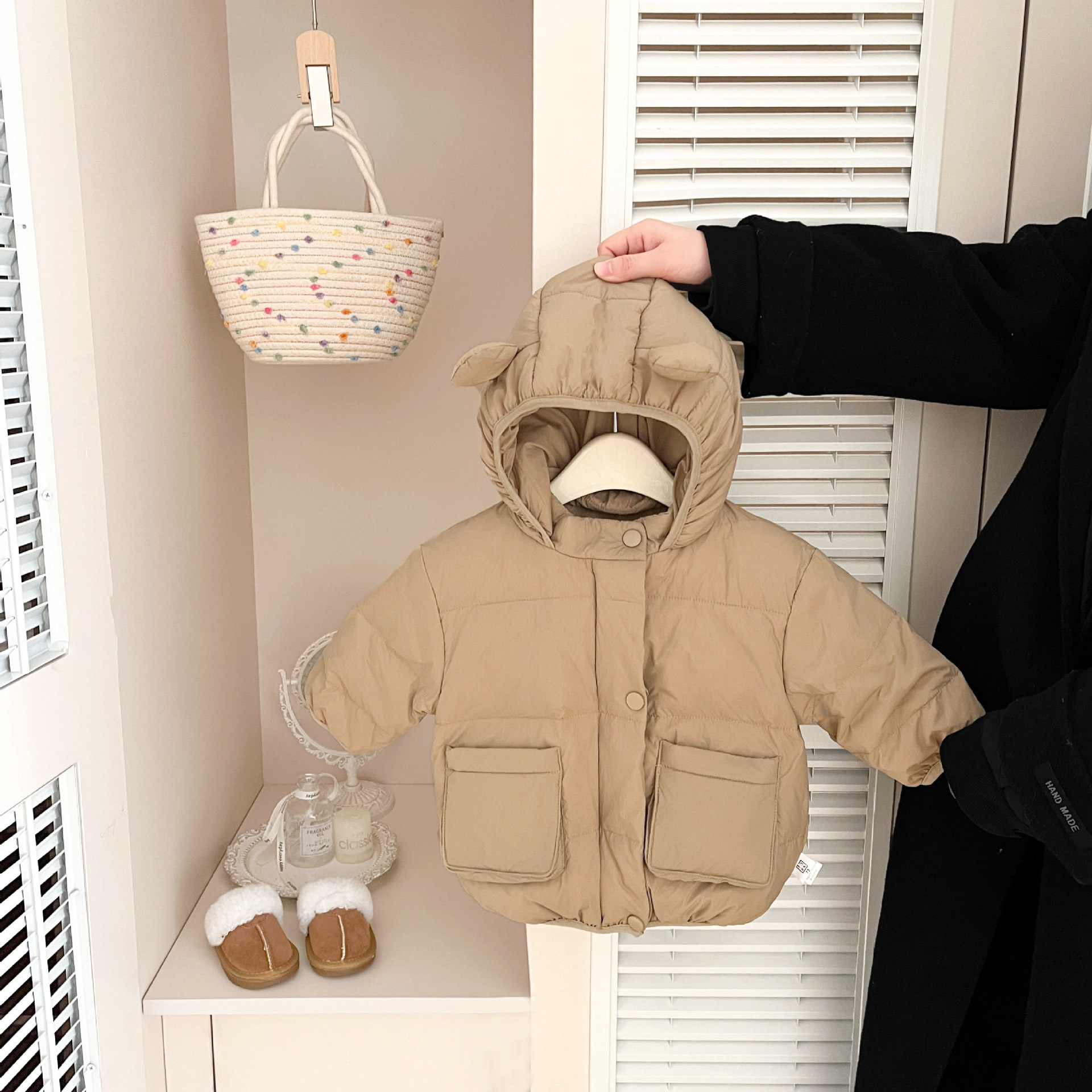 Niñas lindas chaquetas encapuchadas invierno nuevo bebé extranjero blanco chaquetas cálidas ropa de bebé gruesa