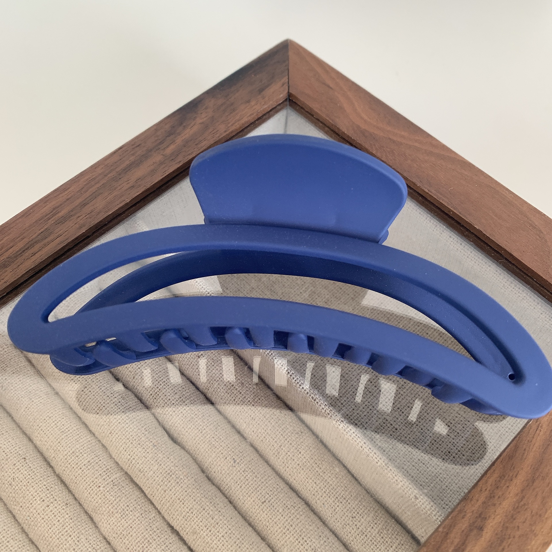 Suave Morandi color horquilla grande clip de tiburón Crescent esmerilado textura espalda Cabeza updo pelo clip accesorios para el cabello